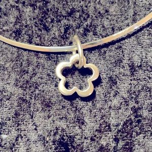 950 Silver flower charm or small pendant